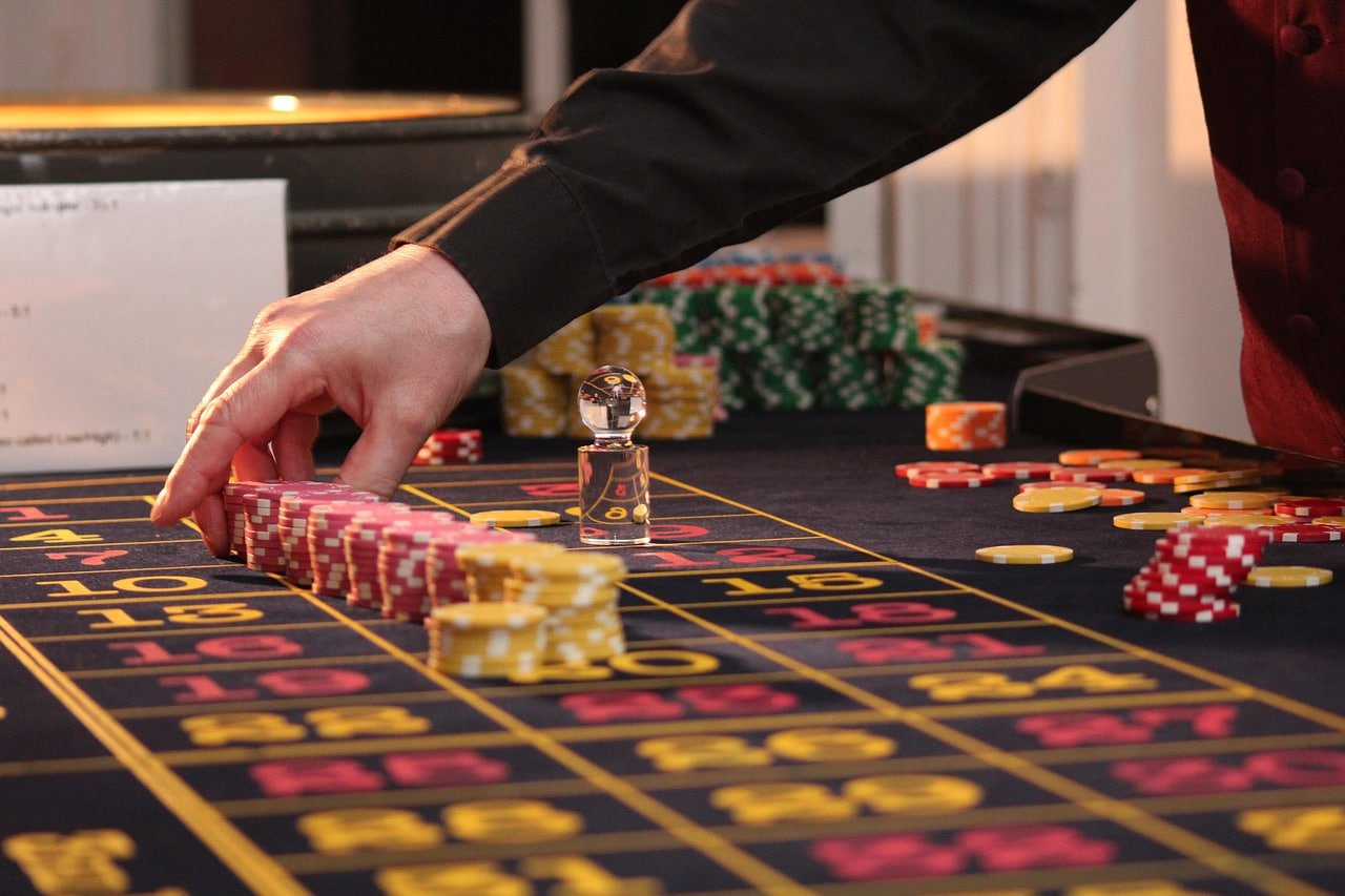 a777 entertainment section with calm blue cards and sharp headings